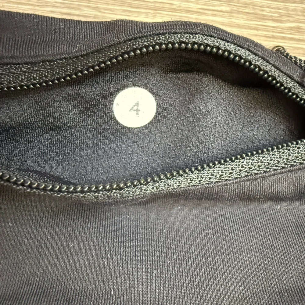 Lululemon Speed Short
Mini Splatter White Black / Black Size 4 - Picture 12 of 13